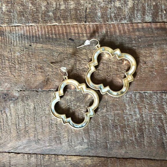 FINAL PRICE Gray Quartrefoil Drop Earrings - Picture 2 of 3